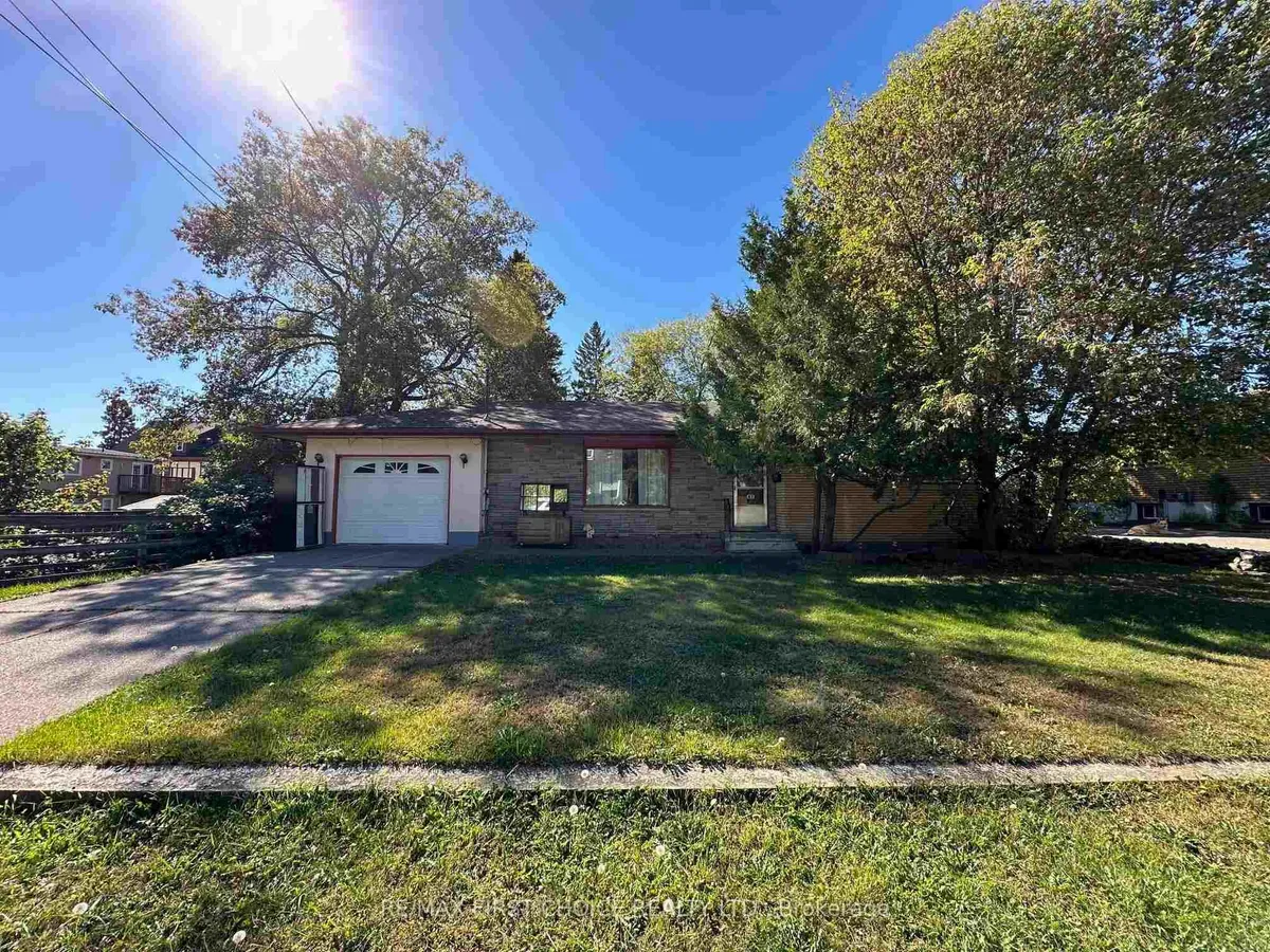 Detached in Thunder Bay