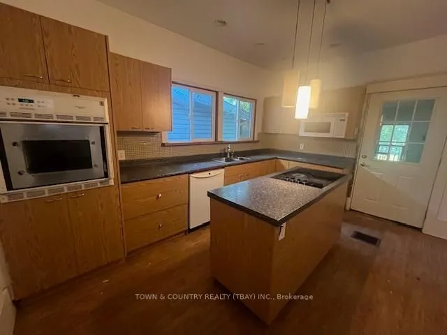 Detached in Thunder Bay