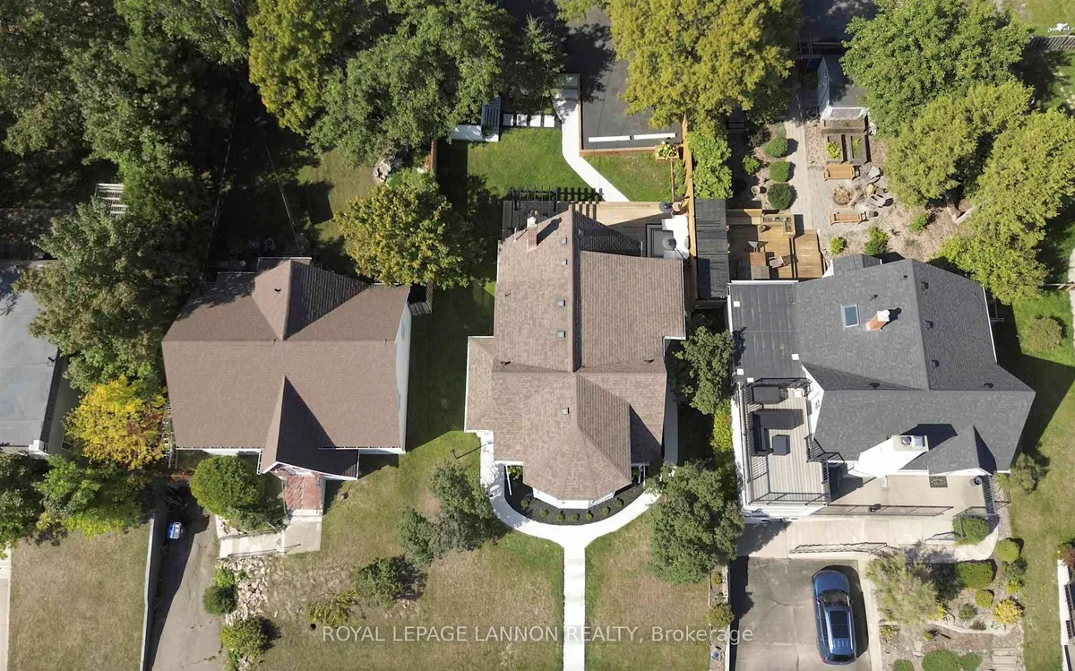 Detached in Thunder Bay
