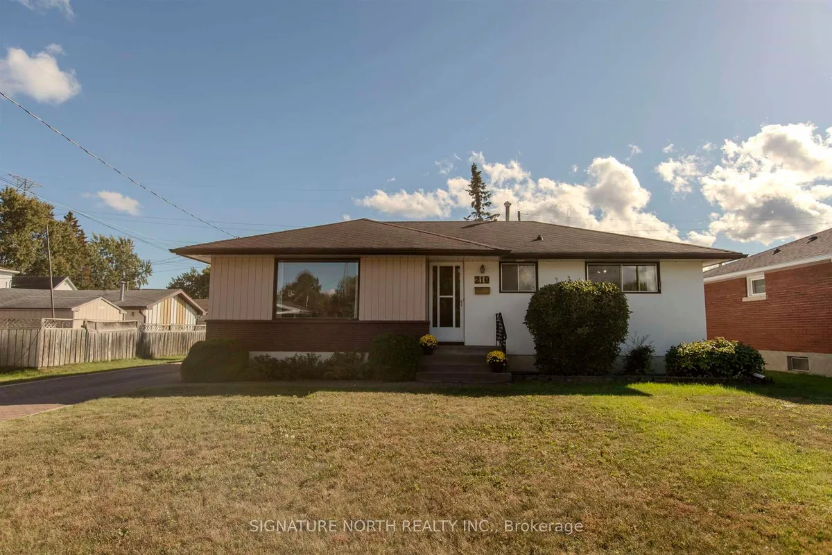 Detached in Thunder Bay