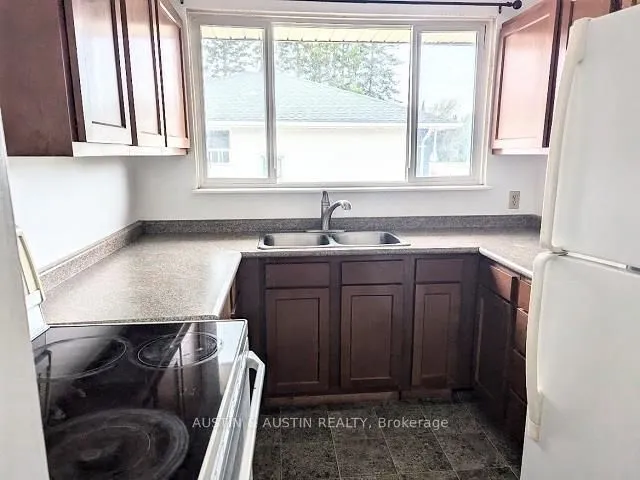 Detached in Dryden