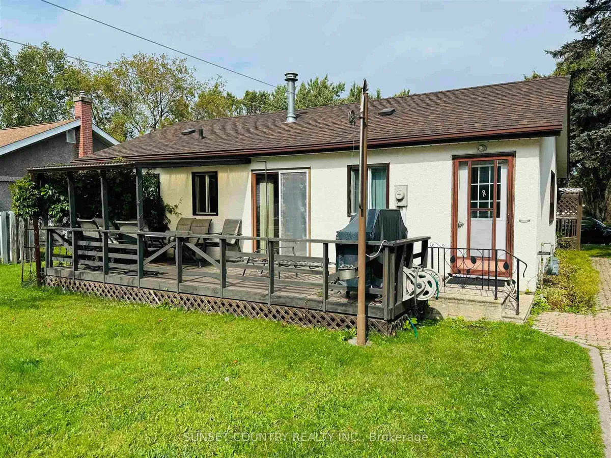 Detached in Dryden