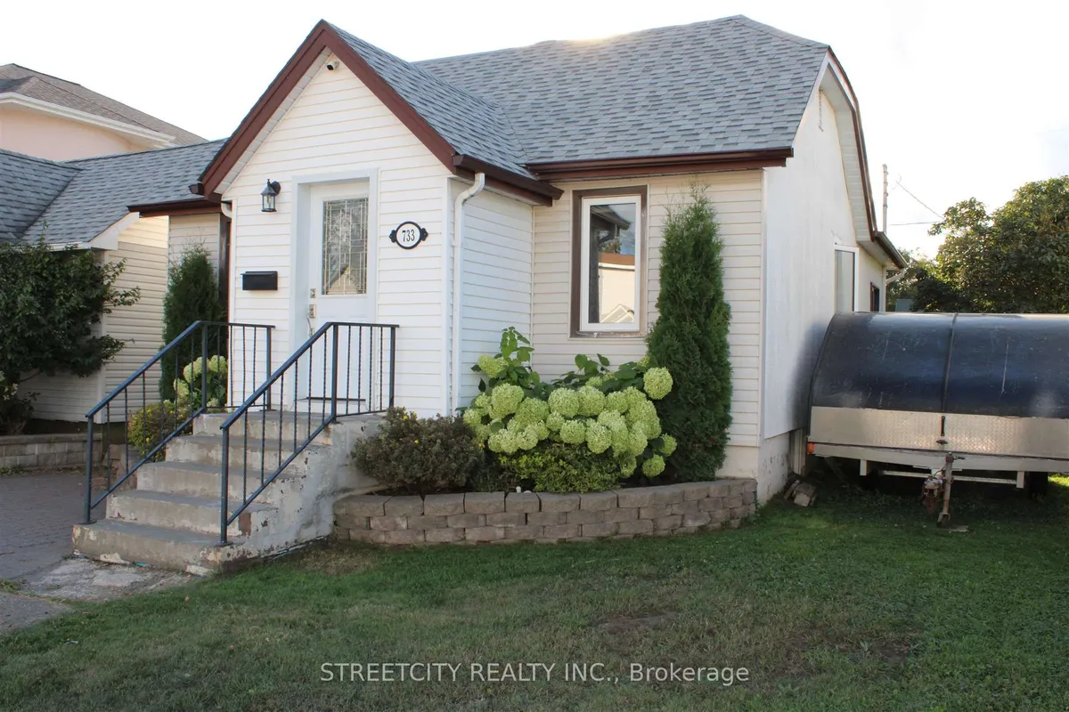 Detached in Thunder Bay