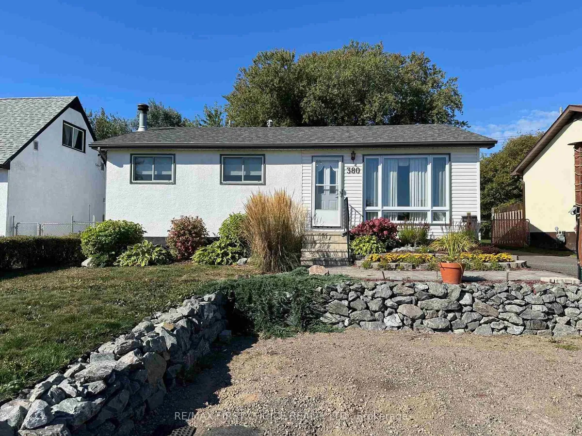 Detached in Thunder Bay