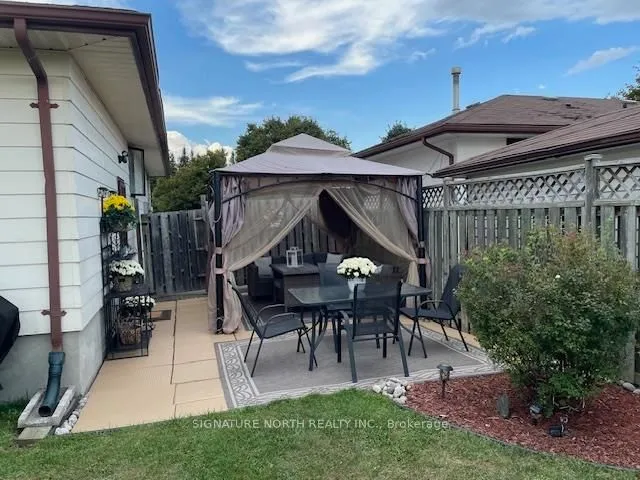 Detached in Thunder Bay