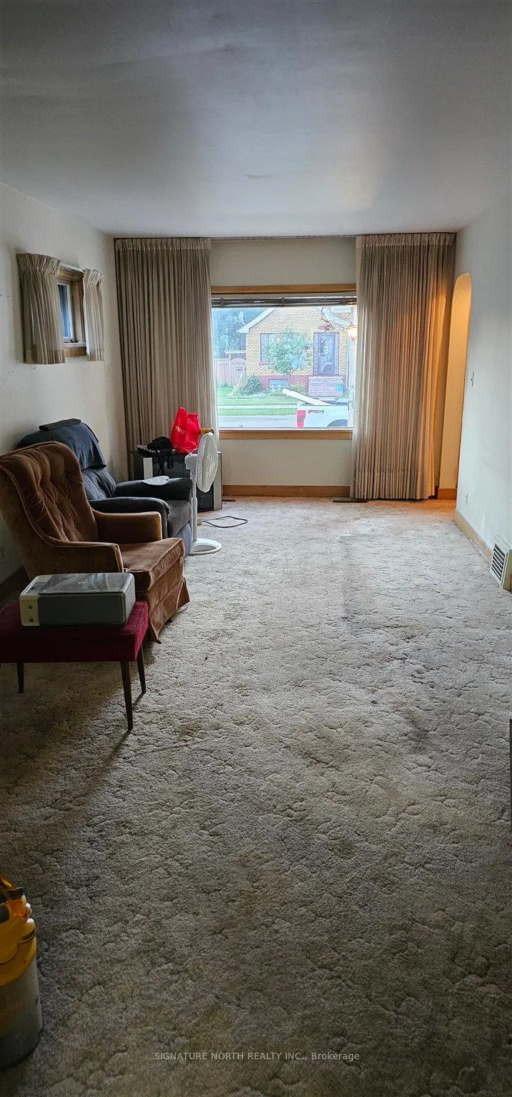 Detached in Thunder Bay