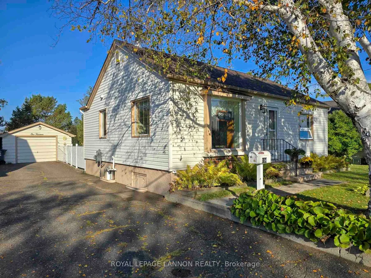 Detached in Thunder Bay