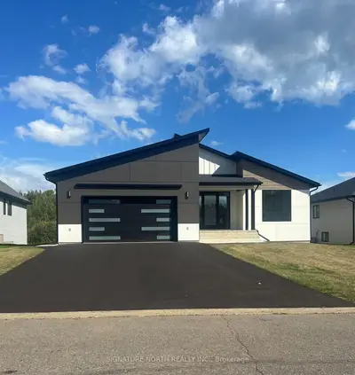 Detached in Oliver Paipoonge