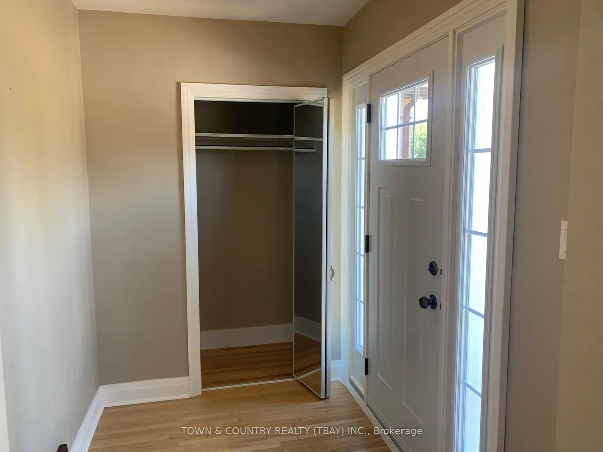 Detached in Thunder Bay