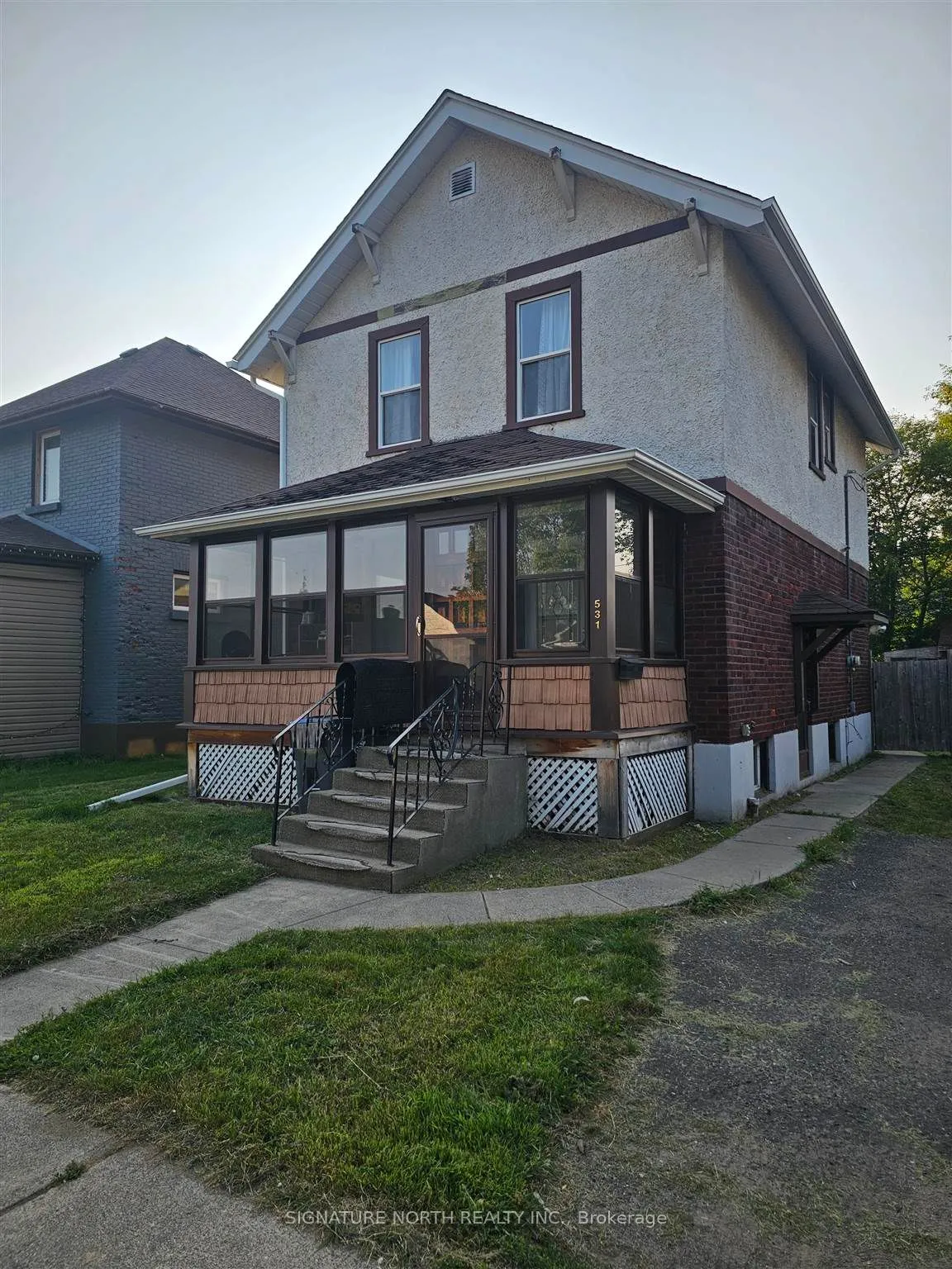 Detached in Thunder Bay