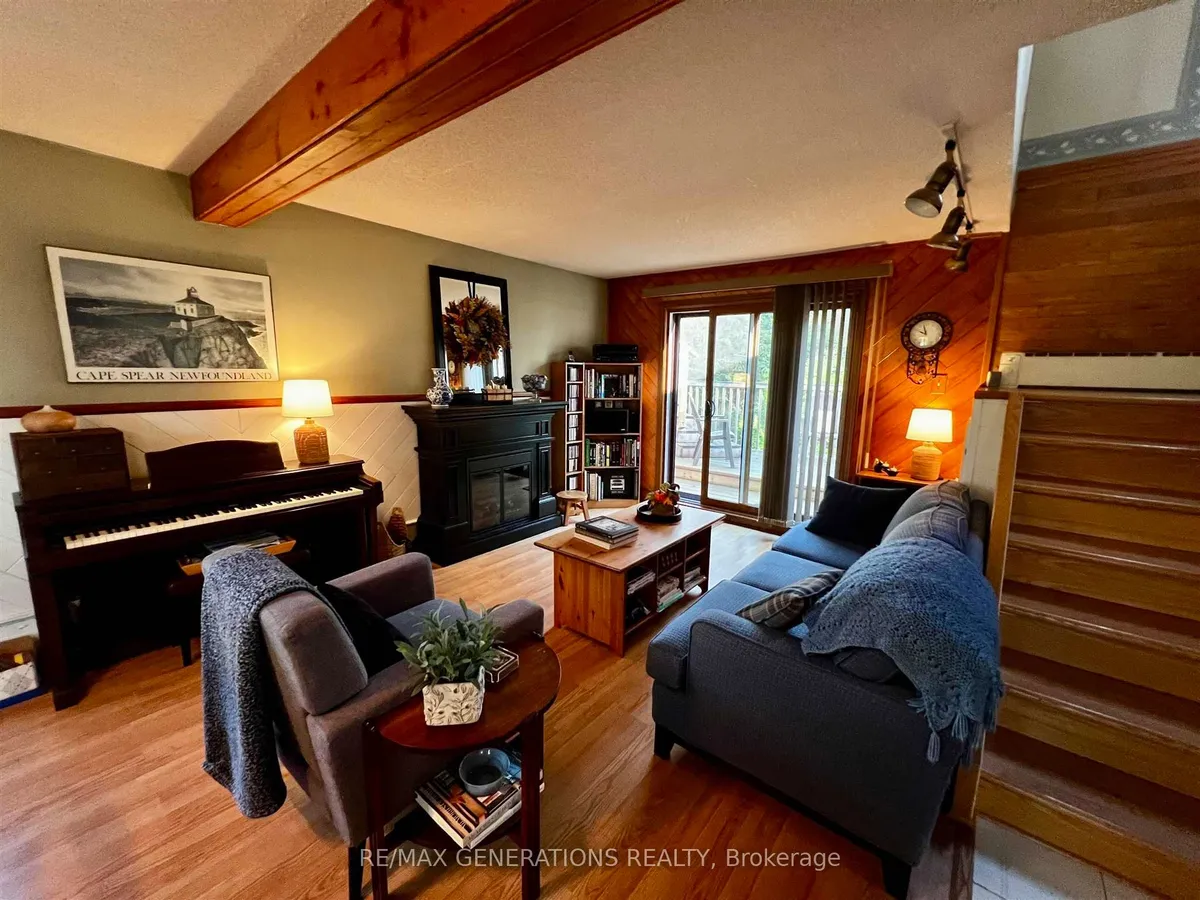 Detached in Thunder Bay