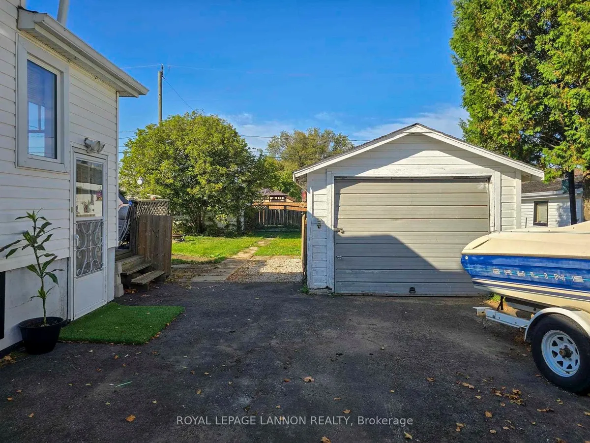 Detached in Thunder Bay