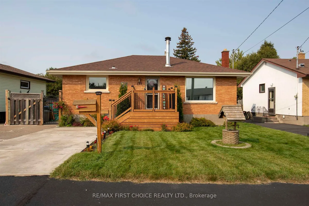 Detached in Thunder Bay