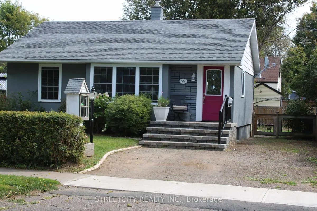 Detached in Thunder Bay