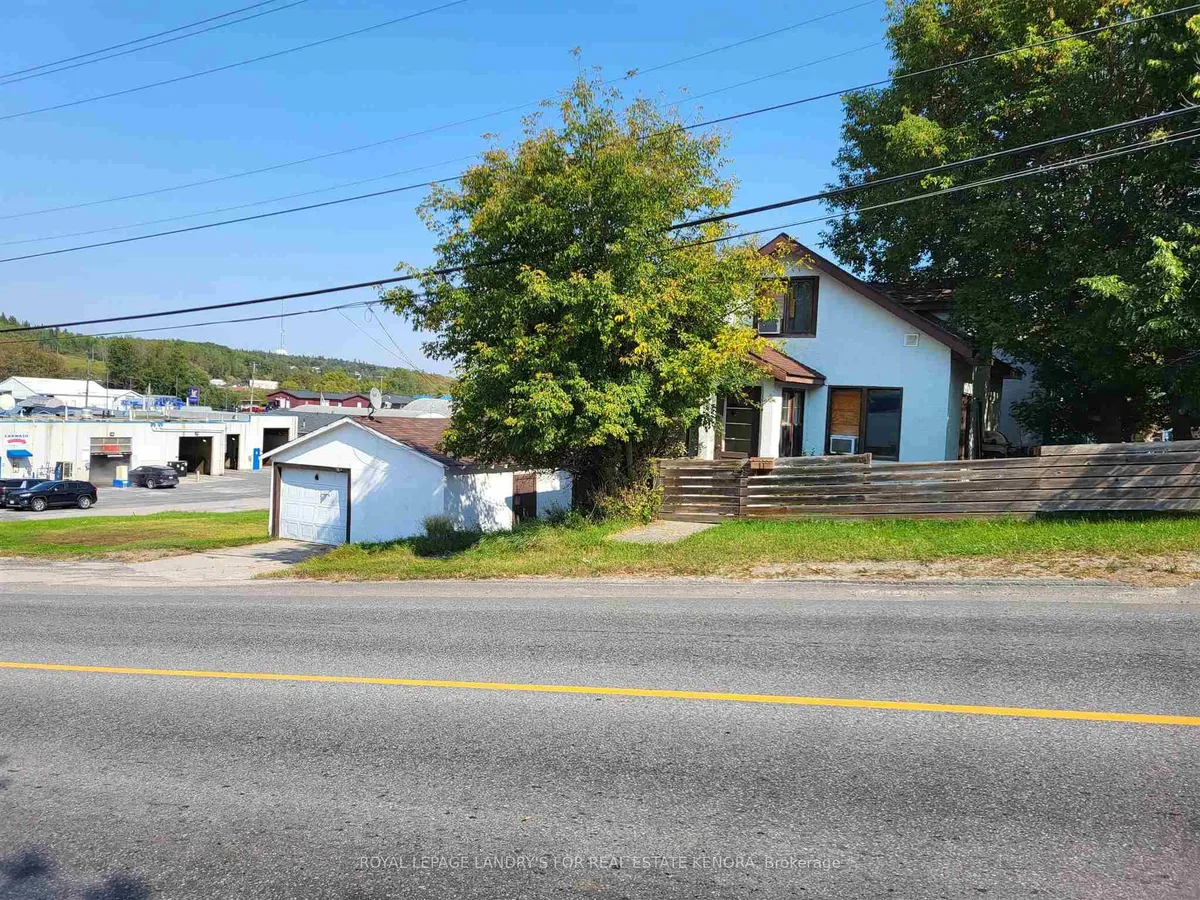 Detached in Kenora