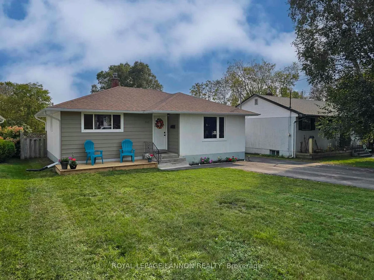 Detached in Thunder Bay