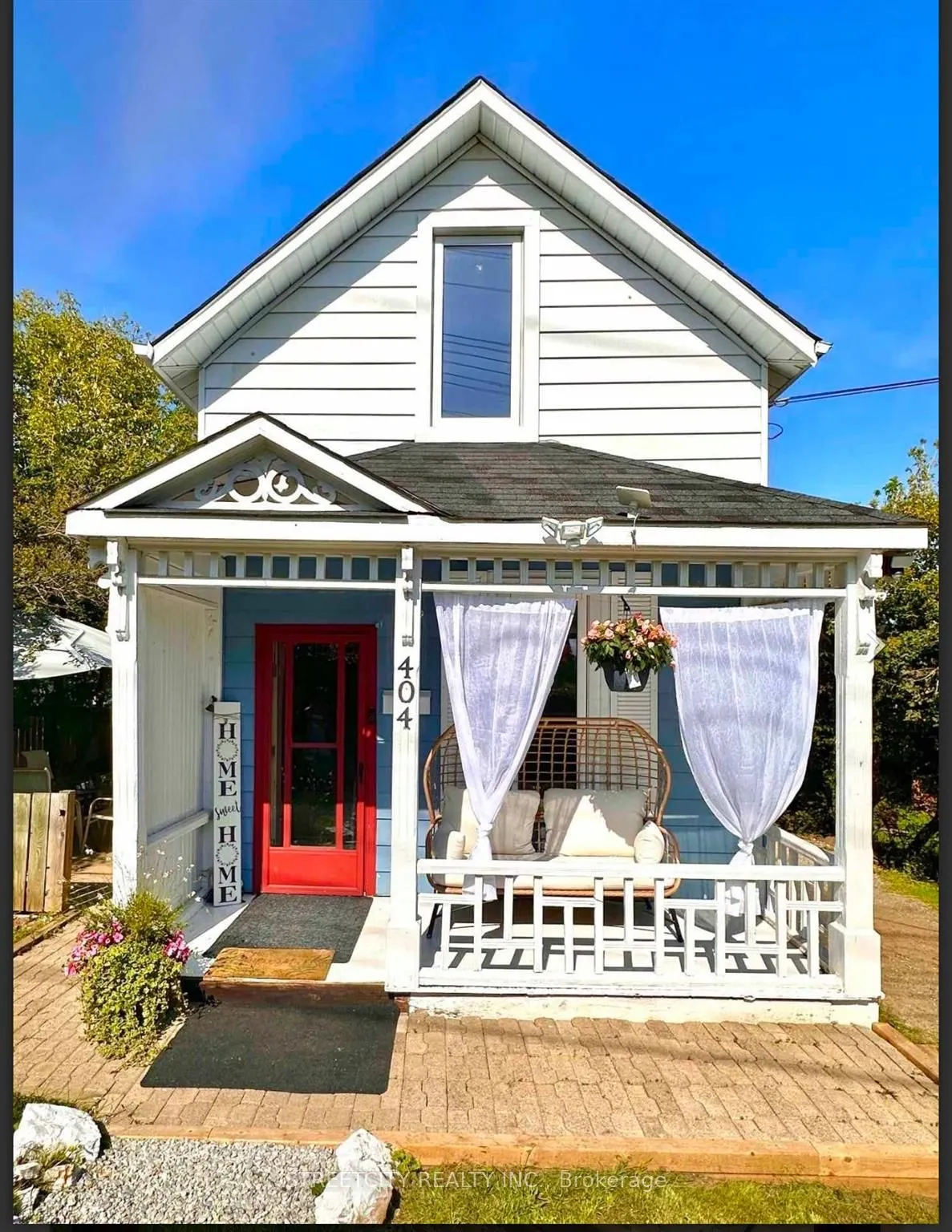 Detached in Thunder Bay