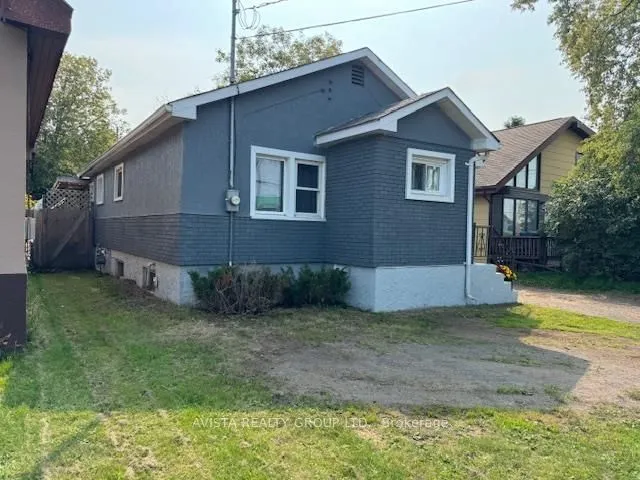 Detached in Thunder Bay