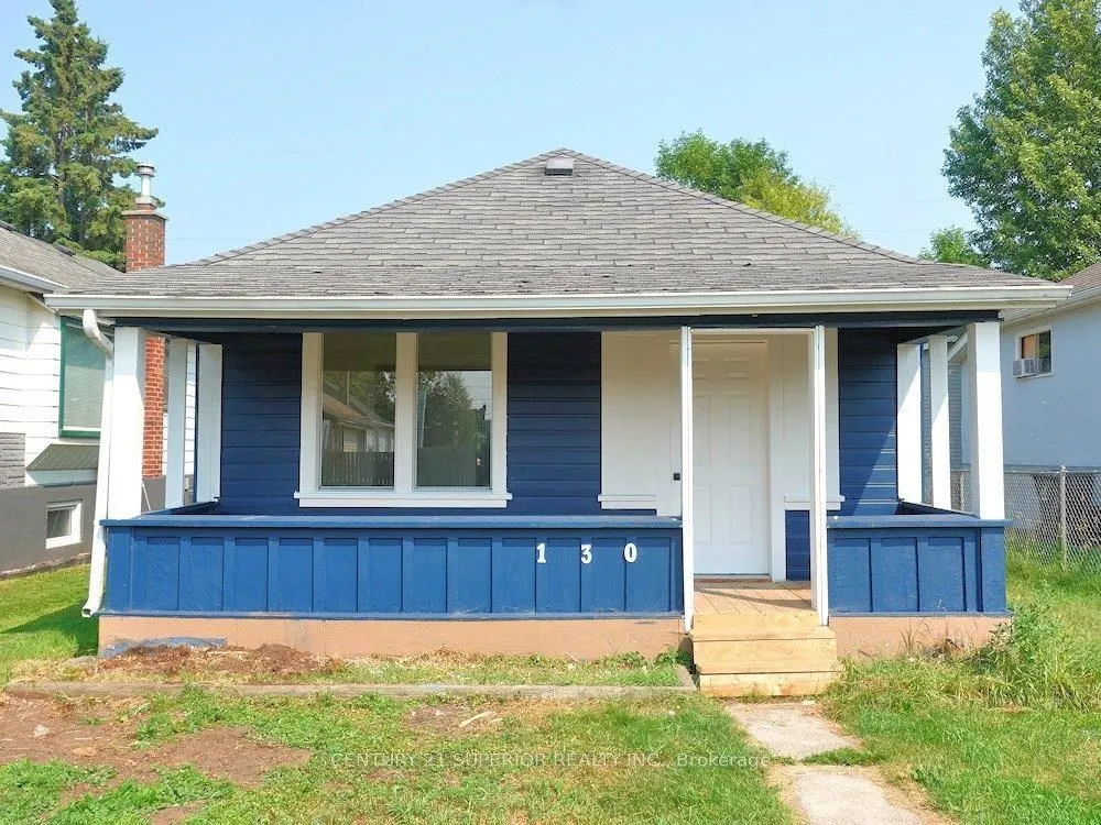 Detached in Thunder Bay