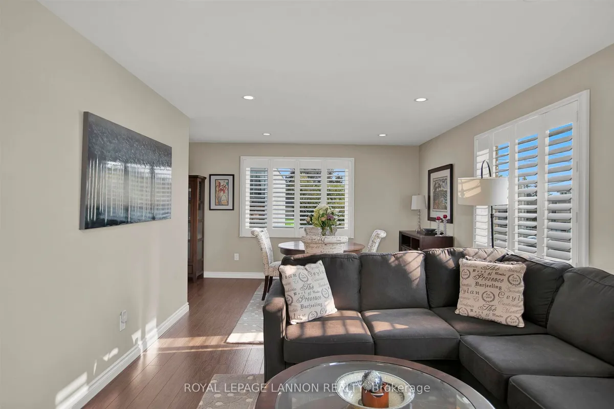 Detached in Thunder Bay