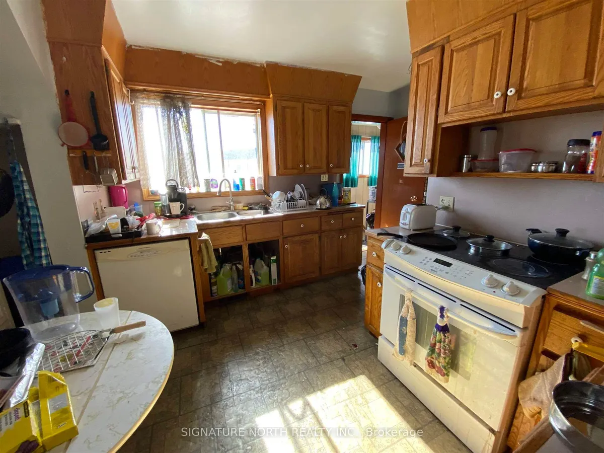 Detached in Thunder Bay