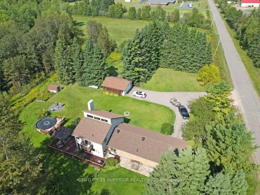 Detached in Dorion