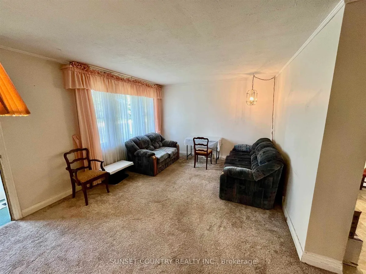 Detached in Dryden