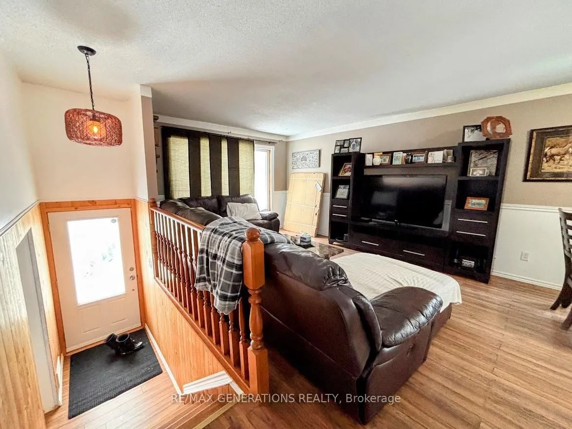 Detached in Marathon