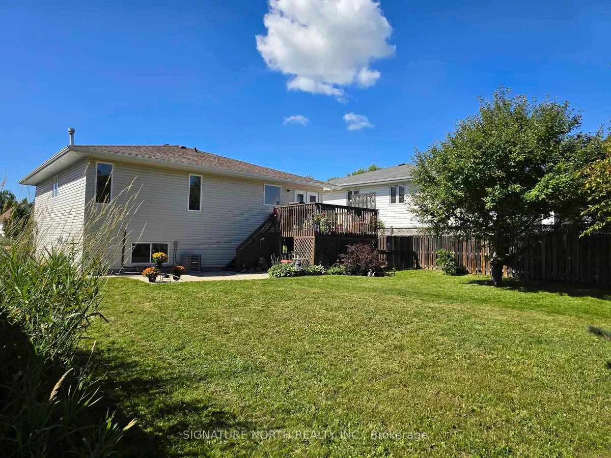 Detached in Thunder Bay