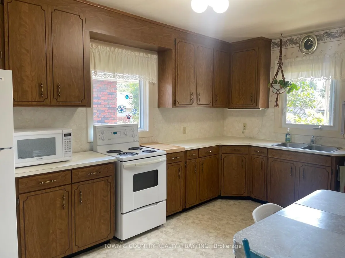 Detached in Thunder Bay
