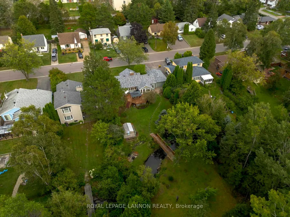 Detached in Thunder Bay