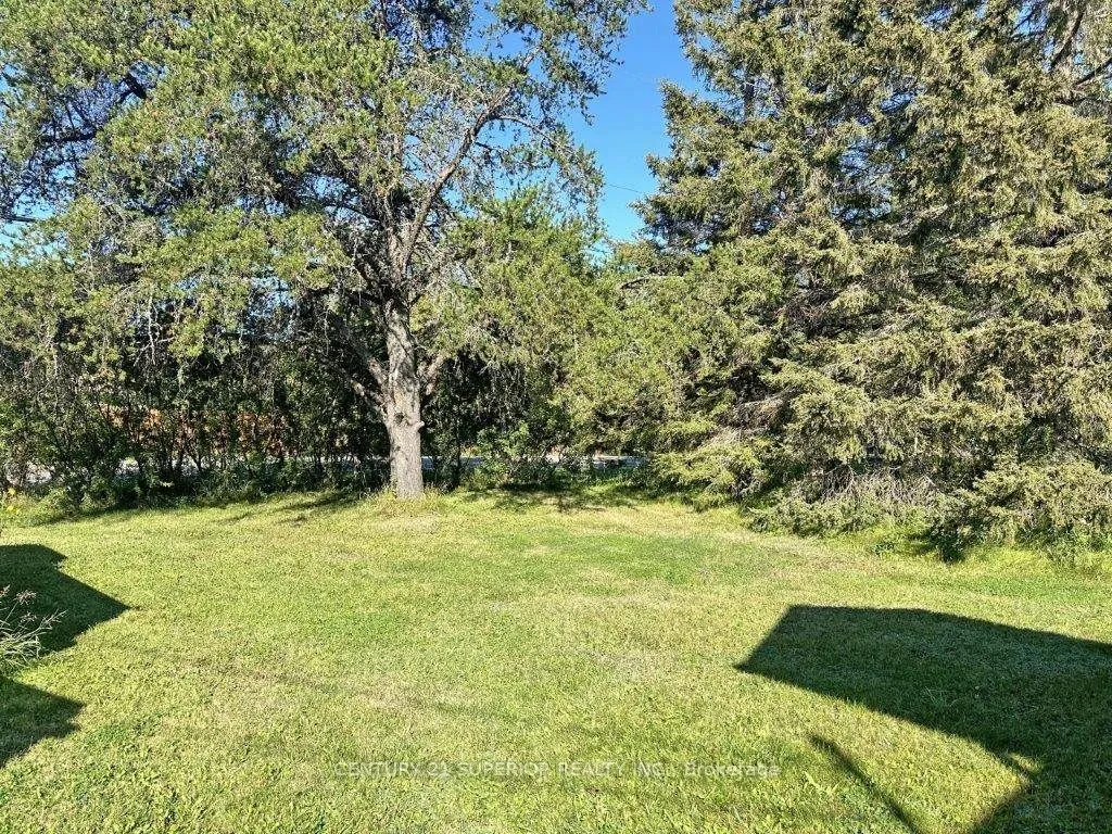 Detached in Thunder Bay