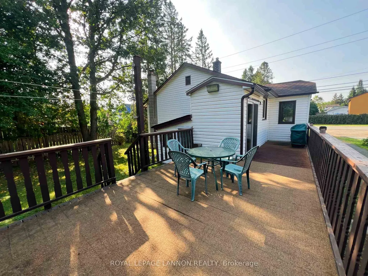 Detached in Thunder Bay