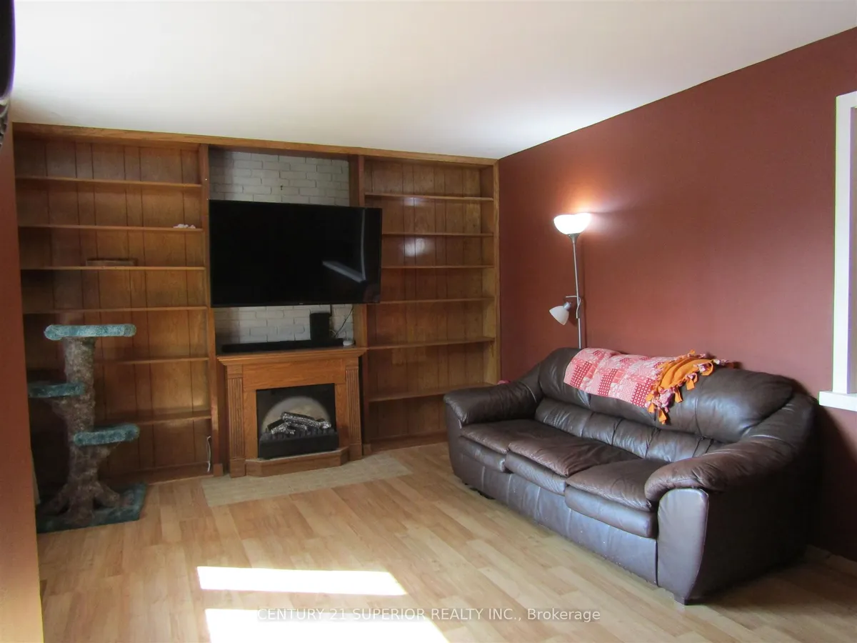 Detached in Thunder Bay