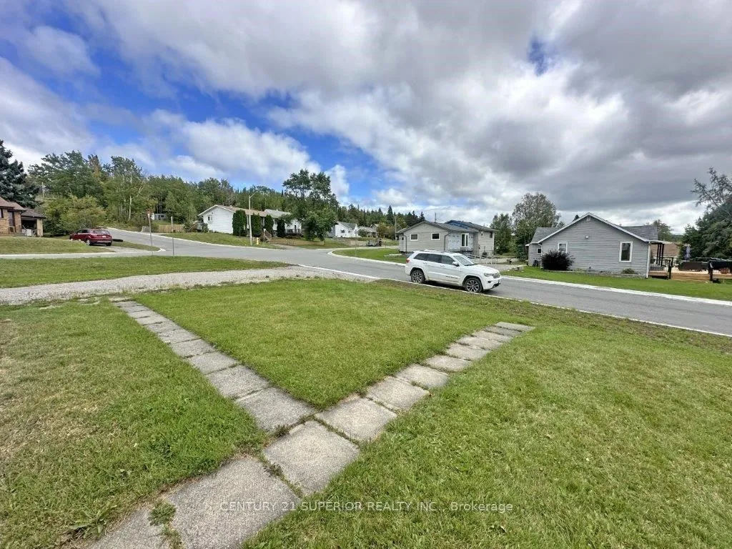 Detached in Nipigon