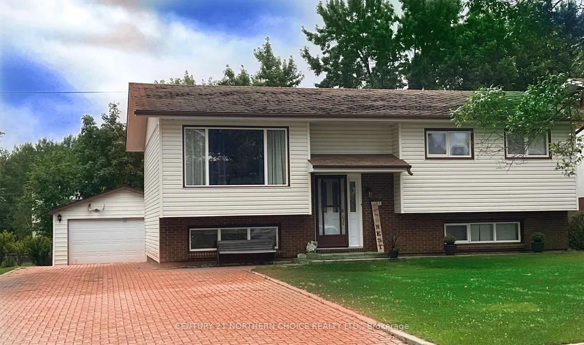 Detached in Dryden