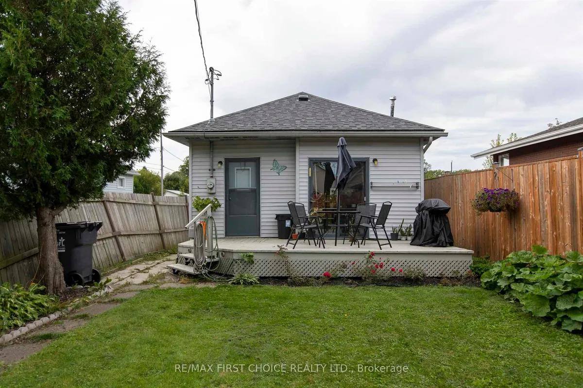 Detached in Thunder Bay