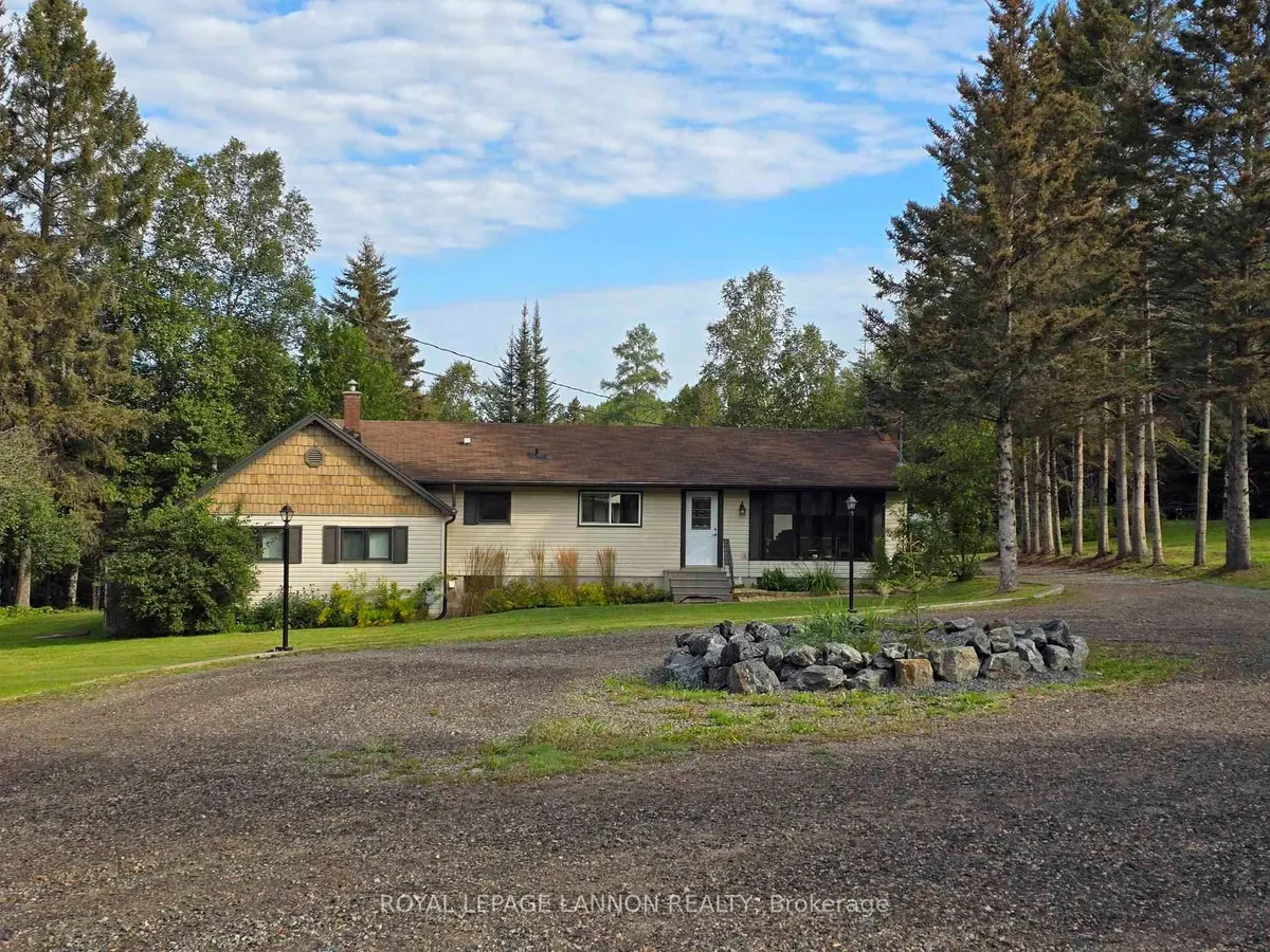 Detached in Thunder Bay