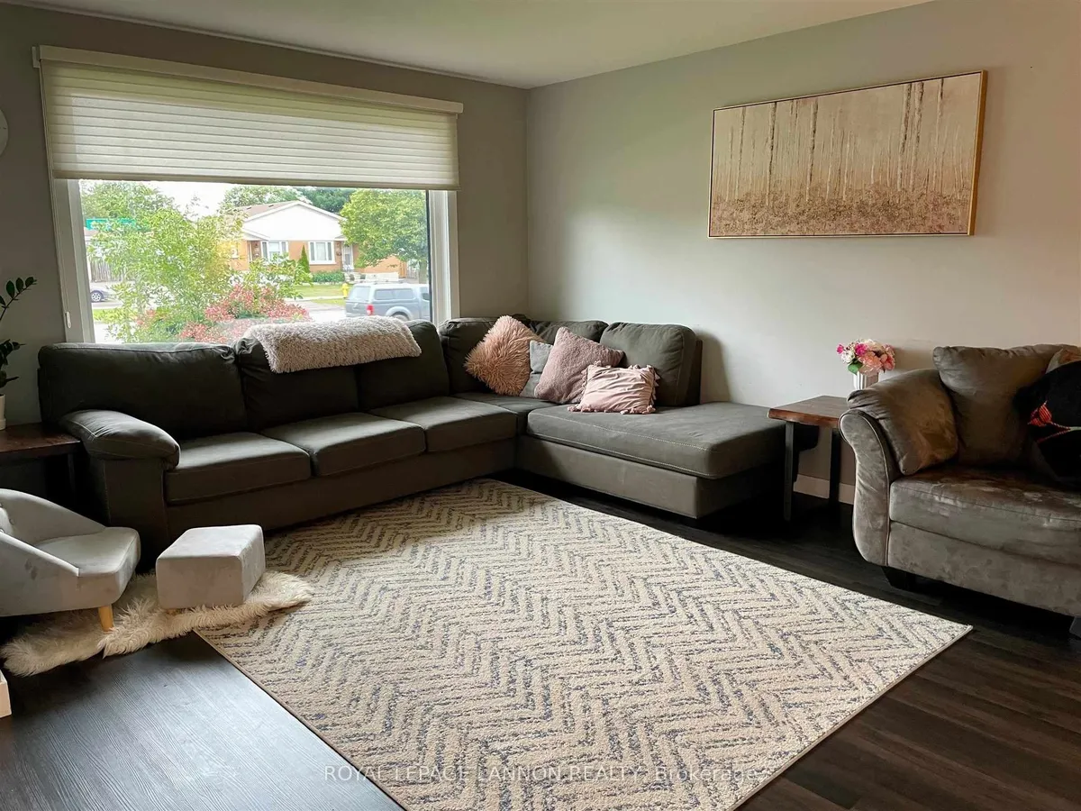 Detached in Thunder Bay