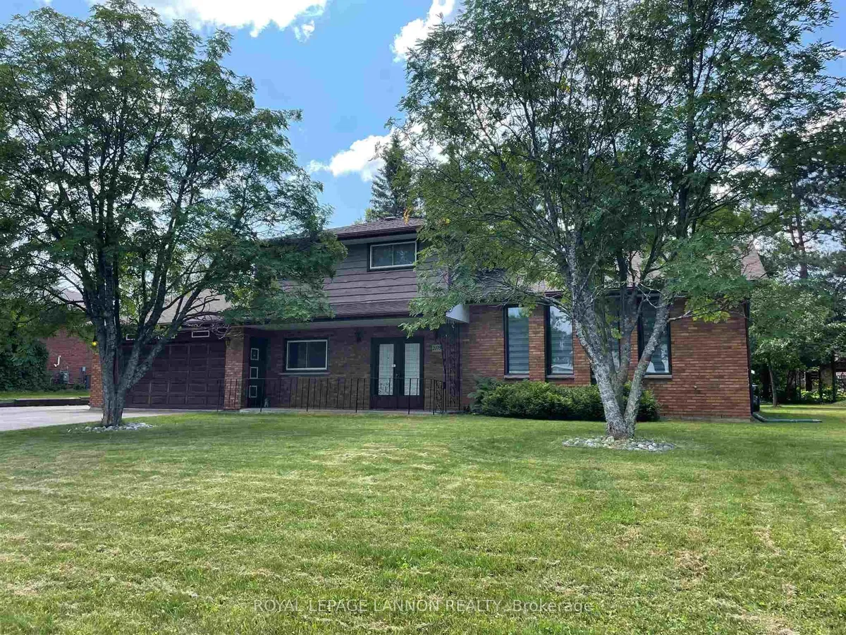 Detached in Thunder Bay