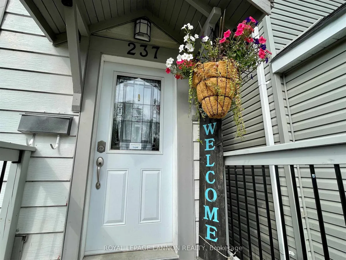 Detached in Thunder Bay