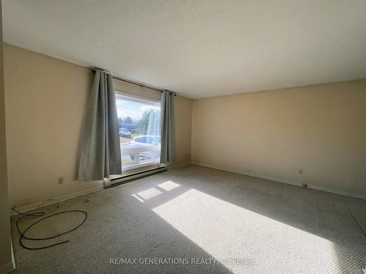 Detached in Manitouwadge