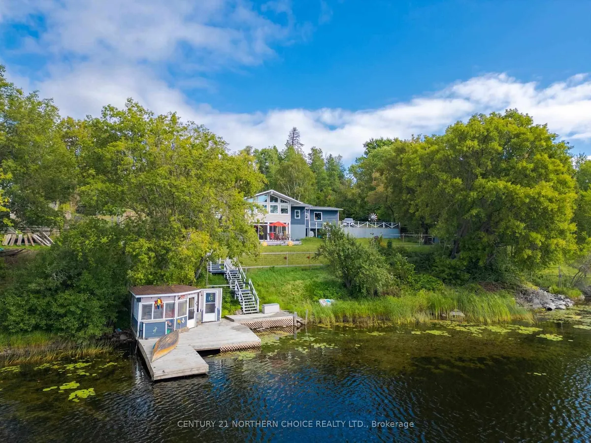 Detached in Kenora