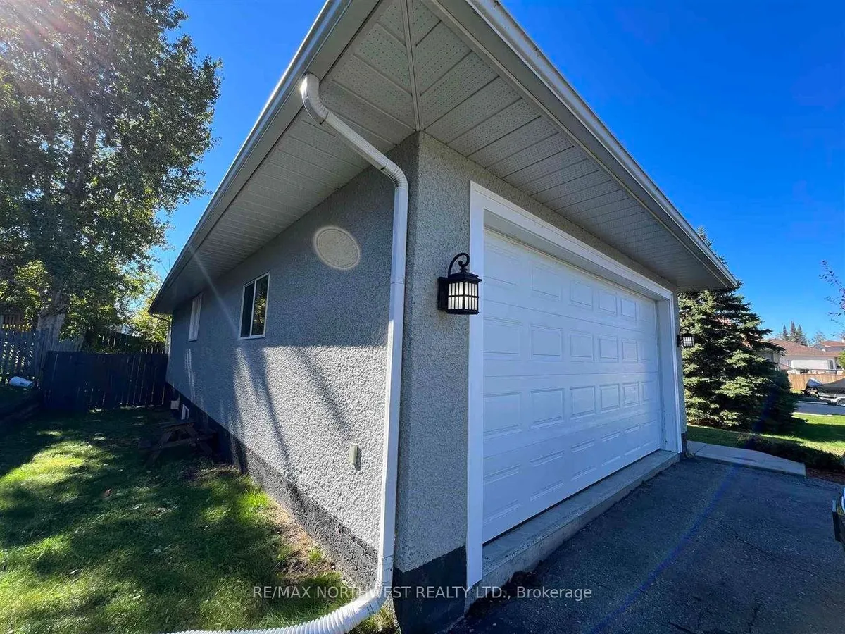 Detached in Kenora
