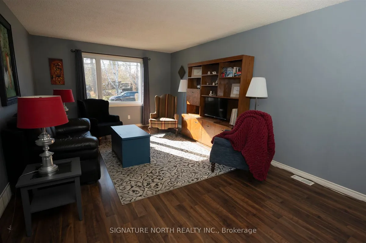 Detached in Thunder Bay