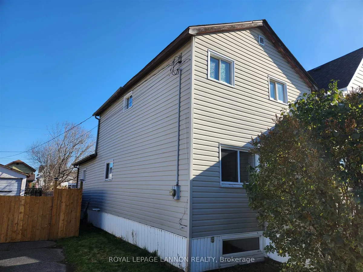 Detached in Thunder Bay