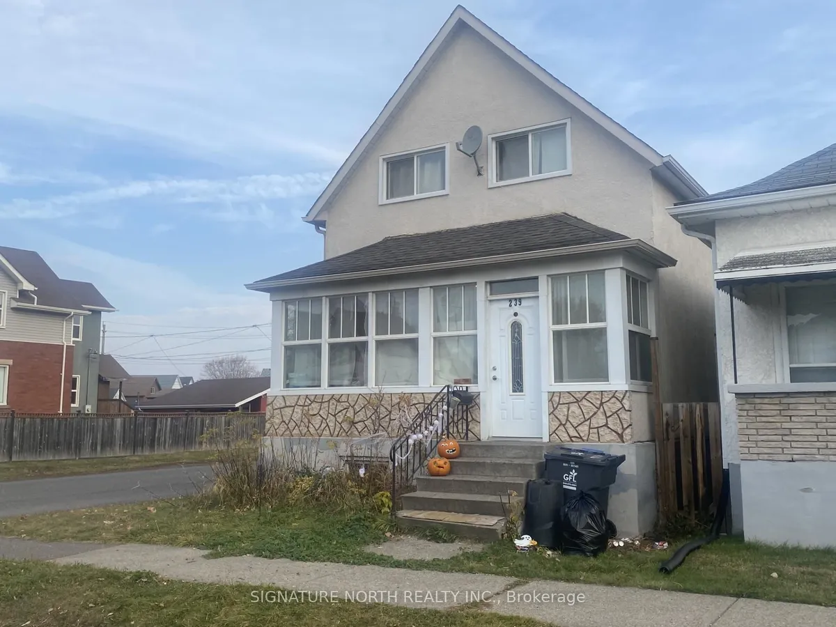 Detached in Thunder Bay