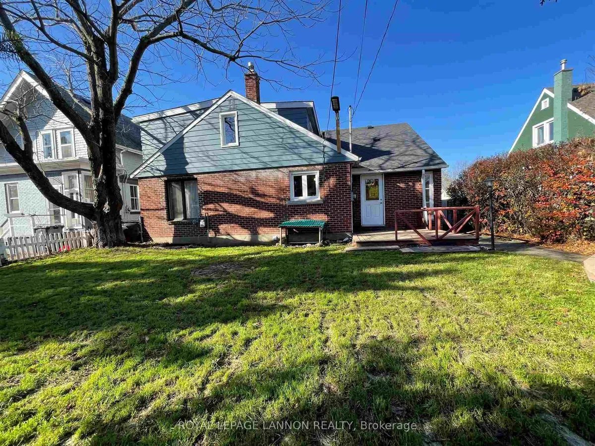 Detached in Thunder Bay