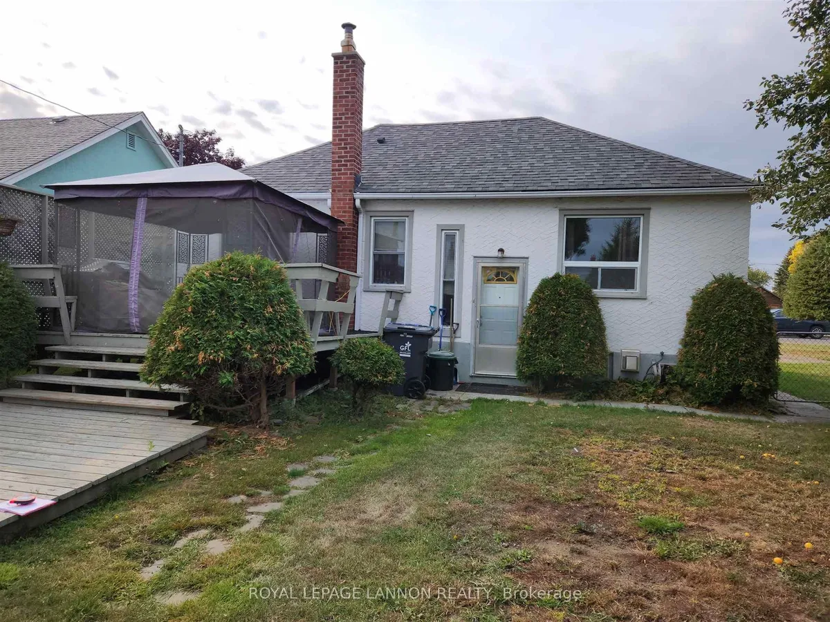 Detached in Thunder Bay
