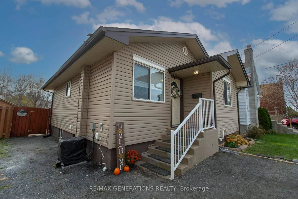 Detached in Thunder Bay